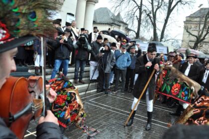 Festivalul de datini şi obiceiuri la Naşterea Domnului şi Anul Nou „Tudor Pamfile“, la Galaţi – fotografia 19