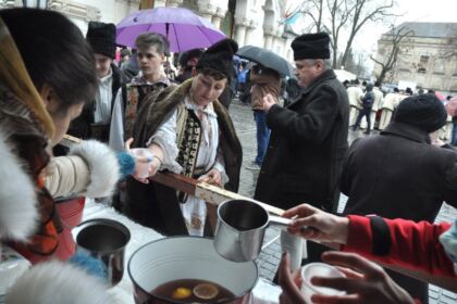Festivalul de datini şi obiceiuri la Naşterea Domnului şi Anul Nou „Tudor Pamfile“, la Galaţi – fotografia 30