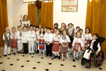 Serbarea „Colindăm, Doamne, colind!“ a Seminarului Teologic „Sfântul Apostol Andrei“ din Galaţi – fotografia 4
