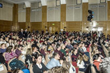 Serbarea „Colindăm, Doamne, colind!“ a Seminarului Teologic „Sfântul Apostol Andrei“ din Galaţi – fotografia 5