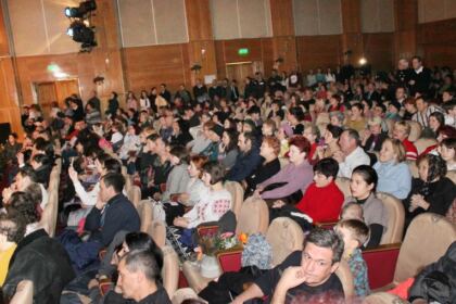Serbarea „Colindăm, Doamne, colind!“ a Seminarului Teologic „Sfântul Apostol Andrei“ din Galaţi – fotografia 14