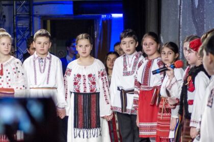 Serbarea „Colindăm, Doamne, colind!“ a Seminarului Teologic „Sfântul Apostol Andrei“ din Galaţi – fotografia 15
