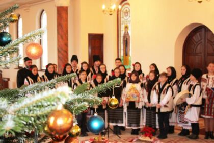 Colindători la Reşedinţa arhiepiscopală din Galaţi – fotografia 16