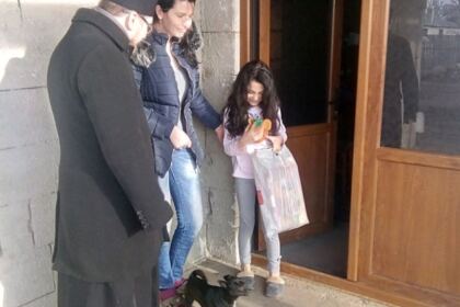 „Cutii ale bucuriei“ pentru copiii din Oprişeneşti – fotografia 5