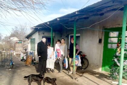 „Cutii ale bucuriei“ pentru copiii din Oprişeneşti – fotografia 9