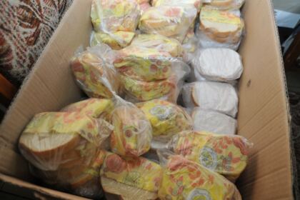 Preoţii din Arhiepiscopia Dunării de Jos sprijină persoanele fără adăpost – fotografia 6