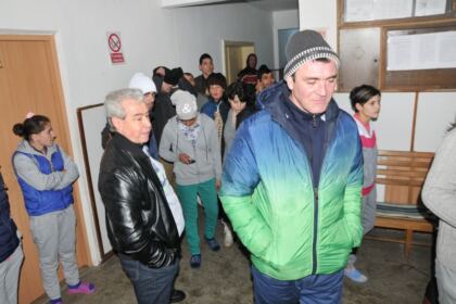 Preoţii din Arhiepiscopia Dunării de Jos sprijină persoanele fără adăpost – fotografia 9