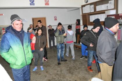 Preoţii din Arhiepiscopia Dunării de Jos sprijină persoanele fără adăpost – fotografia 10