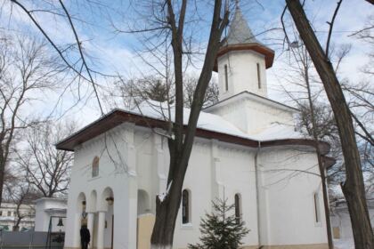 Poetul naţional Mihai Eminescu a fost omagiat la Seminarul Teologic „Sfântul Apostol Andrei“ din Galaţi – fotografia 2