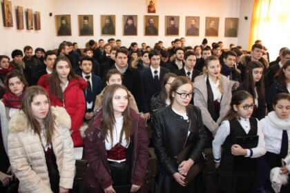 Poetul naţional Mihai Eminescu a fost omagiat la Seminarul Teologic „Sfântul Apostol Andrei“ din Galaţi – fotografia 16