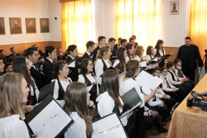 Poetul naţional Mihai Eminescu a fost omagiat la Seminarul Teologic „Sfântul Apostol Andrei“ din Galaţi – fotografia 18