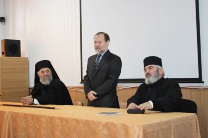 Poetul naţional Mihai Eminescu a fost omagiat la Seminarul Teologic „Sfântul Apostol Andrei“ din Galaţi – fotografia 25
