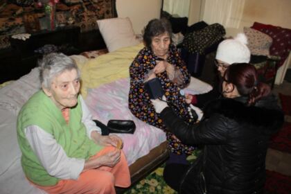 Tinerii gălățeni au vizitat numeroase persoane singure, bolnave și marginalizate social – fotografia 9