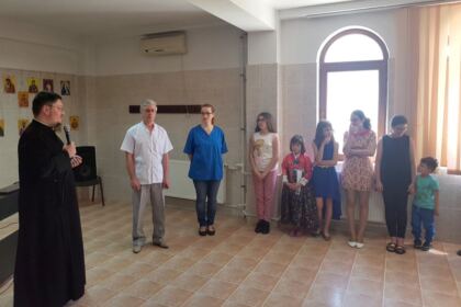 Activităţi filantropice îndreptate către bătrânii Centrului multifuncţional de servicii sociale „Speranţe pentru vârsta a III-a“ din Galaţi – fotografia 5