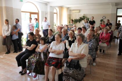 Activităţi filantropice îndreptate către bătrânii Centrului multifuncţional de servicii sociale „Speranţe pentru vârsta a III-a“ din Galaţi – fotografia 8