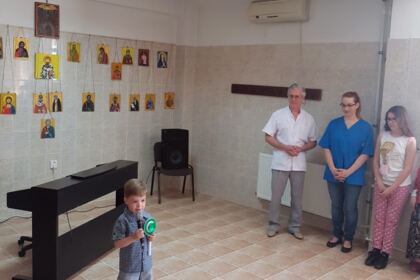 Activităţi filantropice îndreptate către bătrânii Centrului multifuncţional de servicii sociale „Speranţe pentru vârsta a III-a“ din Galaţi – fotografia 9