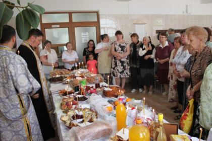 Activităţi filantropice îndreptate către bătrânii Centrului multifuncţional de servicii sociale „Speranţe pentru vârsta a III-a“ din Galaţi – fotografia 15