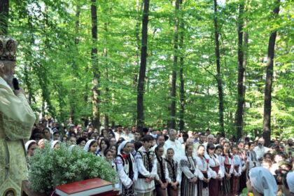 Sărbătoarea Preasfintei Treimi în pădurea Buciumenilor – fotografia 15
