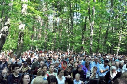 Sărbătoarea Preasfintei Treimi în pădurea Buciumenilor – fotografia 21