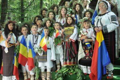 Sărbătoarea Preasfintei Treimi în pădurea Buciumenilor – fotografia 30