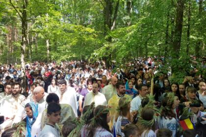 Sărbătoarea Preasfintei Treimi în pădurea Buciumenilor – fotografia 32
