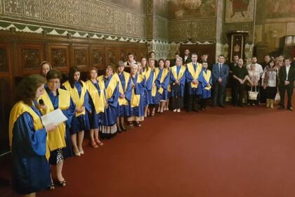 Cursul festiv al studenţilor şi masteranzilor teologi de la Departamentul Teologic al Facultăţii de Istorie, Filozofie şi Teologie din Galaţi – fotografia 2
