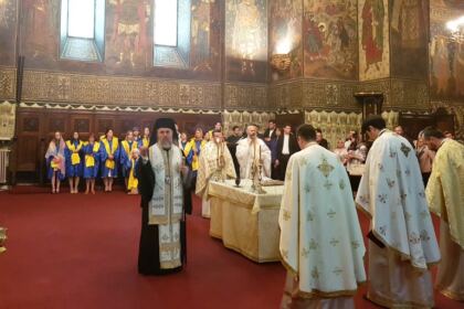 Cursul festiv al studenţilor şi masteranzilor teologi de la Departamentul Teologic al Facultăţii de Istorie, Filozofie şi Teologie din Galaţi – fotografia 5