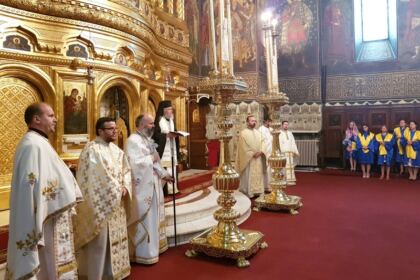 Cursul festiv al studenţilor şi masteranzilor teologi de la Departamentul Teologic al Facultăţii de Istorie, Filozofie şi Teologie din Galaţi – fotografia 6