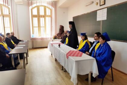 Cursul festiv al studenţilor şi masteranzilor teologi de la Departamentul Teologic al Facultăţii de Istorie, Filozofie şi Teologie din Galaţi – fotografia 11