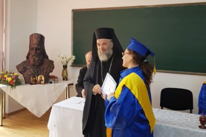 Cursul festiv al studenţilor şi masteranzilor teologi de la Departamentul Teologic al Facultăţii de Istorie, Filozofie şi Teologie din Galaţi – fotografia 13