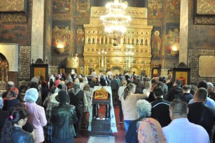 Acţiune filantropică îndreptată către persoanele cu dizabilităţi la Catedrala Arhiepiscopală din Galaţi – fotografia 9