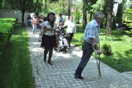 Acţiune filantropică îndreptată către persoanele cu dizabilităţi la Catedrala Arhiepiscopală din Galaţi – fotografia 19
