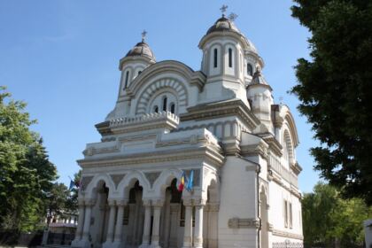 Cinstire şi recunoştinţă Episcopului Melchisedec Ştefănescu în Arhiepiscopia Dunării de Jos – fotografia 1