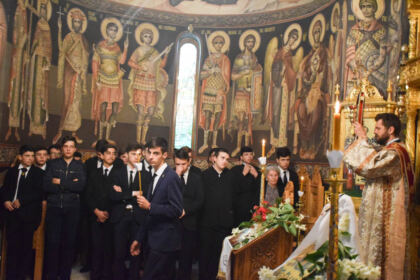 Cinstirea Eroilor Neamului de către „micii apostoli“ ai Seminarului Teologic „Sfântul Apostol Andrei“ din Galaţi – fotografia 7