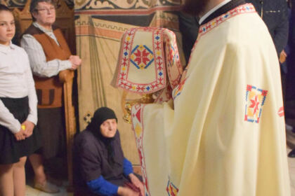 Cinstirea Eroilor Neamului de către „micii apostoli“ ai Seminarului Teologic „Sfântul Apostol Andrei“ din Galaţi – fotografia 13