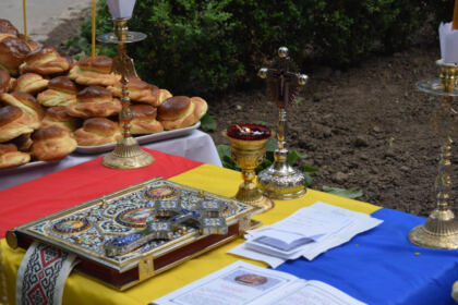 Cinstirea Eroilor Neamului de către „micii apostoli“ ai Seminarului Teologic „Sfântul Apostol Andrei“ din Galaţi – fotografia 20