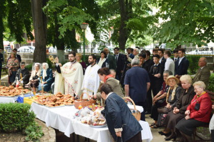 Cinstirea Eroilor Neamului de către „micii apostoli“ ai Seminarului Teologic „Sfântul Apostol Andrei“ din Galaţi – fotografia 22