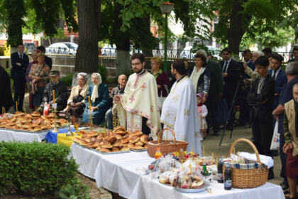 Cinstirea Eroilor Neamului de către „micii apostoli“ ai Seminarului Teologic „Sfântul Apostol Andrei“ din Galaţi – fotografia 24