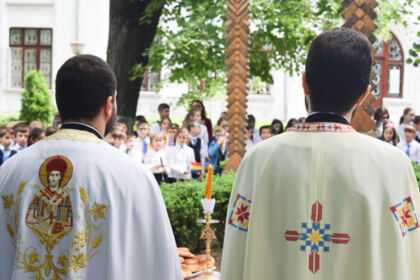 Cinstirea Eroilor Neamului de către „micii apostoli“ ai Seminarului Teologic „Sfântul Apostol Andrei“ din Galaţi – fotografia 27