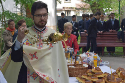 Cinstirea Eroilor Neamului de către „micii apostoli“ ai Seminarului Teologic „Sfântul Apostol Andrei“ din Galaţi – fotografia 30