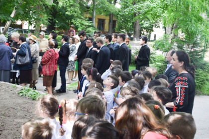 Cinstirea Eroilor Neamului de către „micii apostoli“ ai Seminarului Teologic „Sfântul Apostol Andrei“ din Galaţi – fotografia 32