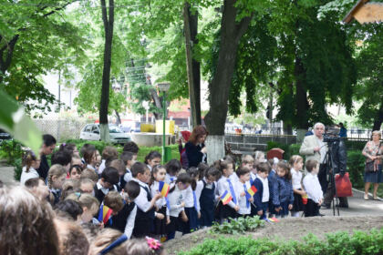 Cinstirea Eroilor Neamului de către „micii apostoli“ ai Seminarului Teologic „Sfântul Apostol Andrei“ din Galaţi – fotografia 33