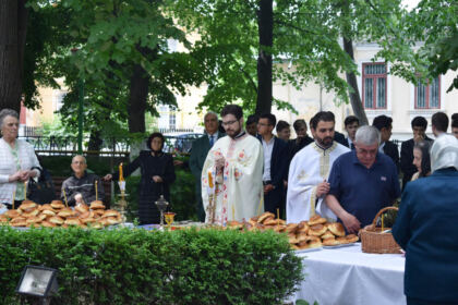 Cinstirea Eroilor Neamului de către „micii apostoli“ ai Seminarului Teologic „Sfântul Apostol Andrei“ din Galaţi – fotografia 34
