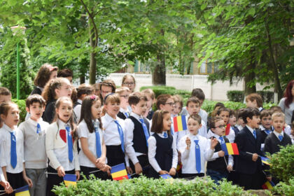 Cinstirea Eroilor Neamului de către „micii apostoli“ ai Seminarului Teologic „Sfântul Apostol Andrei“ din Galaţi – fotografia 35