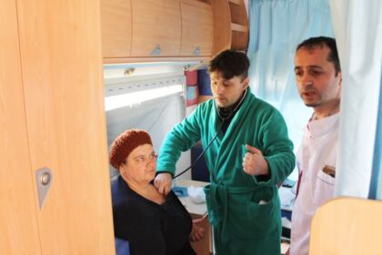 Caravana medicală la parohia Nămoloasa – fotografia 11
