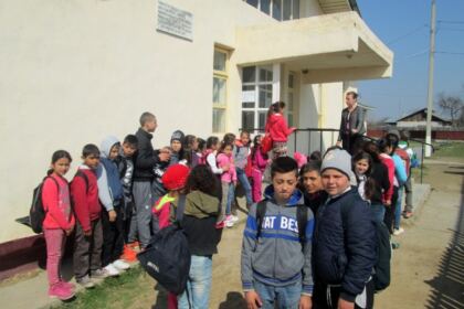 Proiectul de reparare, renovare şi dotare a unei şcoli nevoiaşe din Protopopiatul Nicoreşti – fotografia 3