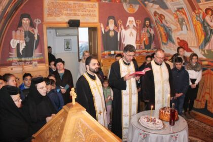 Centrului de asistenţă medicală „Sfinţii Doctori fără de Arginţi Cosma şi Damian“ din Galaţi şi-a sărbătorit ocrotitorii – fotografia 5