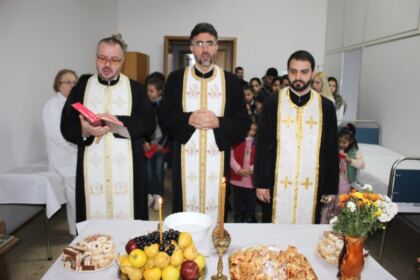 Centrului de asistenţă medicală „Sfinţii Doctori fără de Arginţi Cosma şi Damian“ din Galaţi şi-a sărbătorit ocrotitorii – fotografia 7