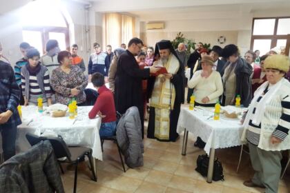 Manifestări culturale şi social-filantropice la Centrul „Speranţe pentru vârsta a III-a“din cadrul parohiei „Sf. Stelian“ din Galaţi – fotografia 2