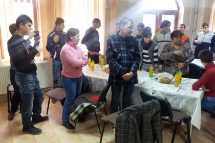 Manifestări culturale şi social-filantropice la Centrul „Speranţe pentru vârsta a III-a“din cadrul parohiei „Sf. Stelian“ din Galaţi – fotografia 3